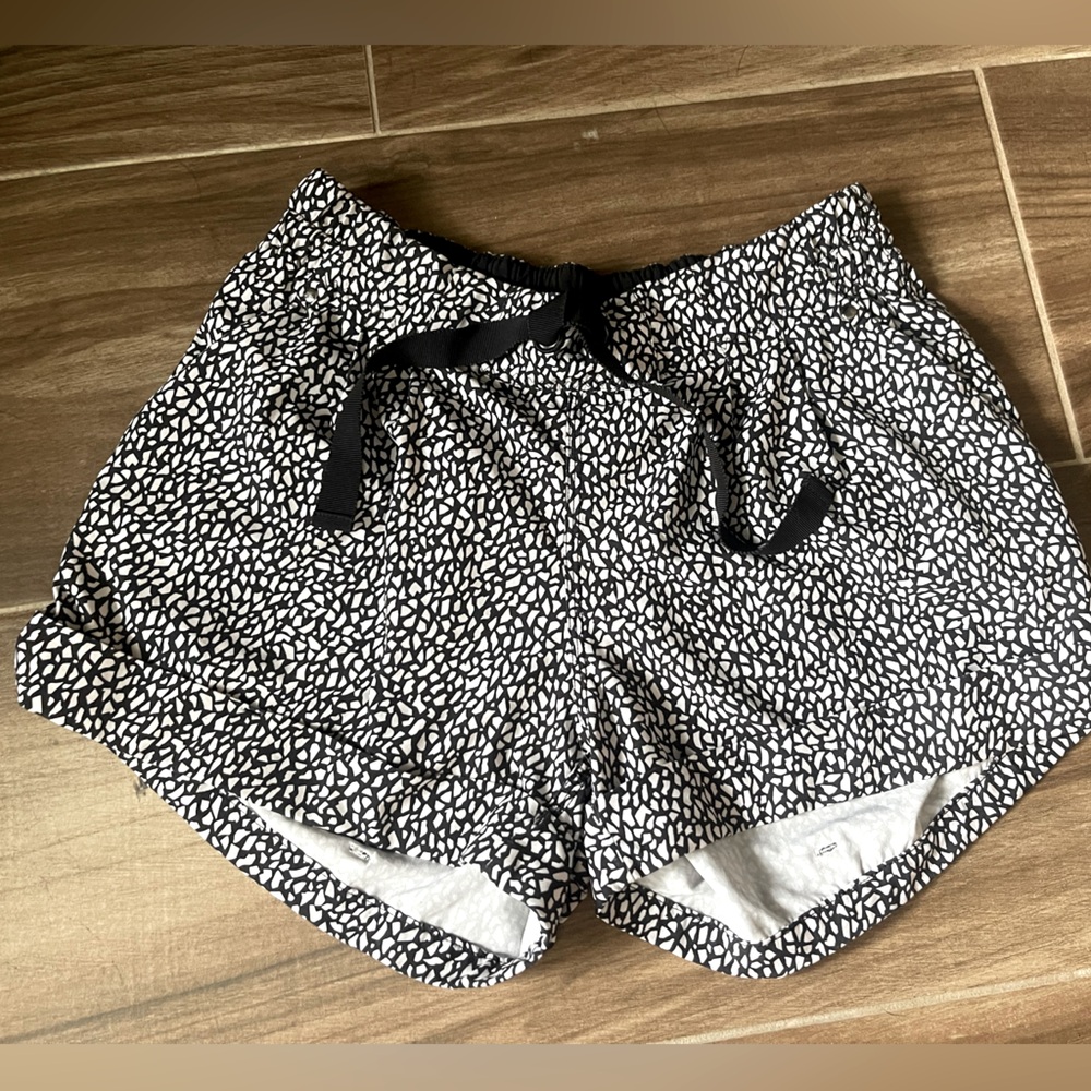 Lululemon spring breakaway short size 6